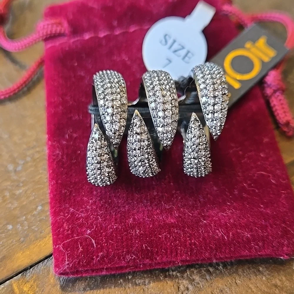 nOir Jewelry noir elegant